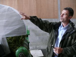 Brytyjscy rolnicy stawiają na jakość w produkcji paszy zakiszanej w bele